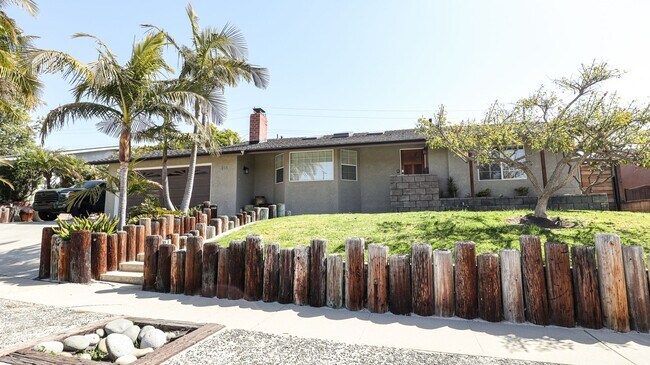 Building Photo - Beautifully Remodeled 3 Bed, 2 Bath Home i...