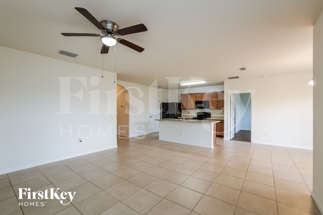 Building Photo - 119 SE 20th St