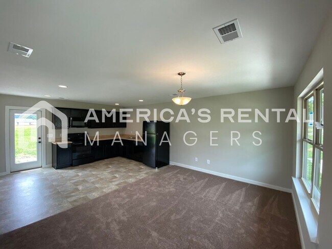 Building Photo - Home for Rent in Talladega, AL!!! Availabl...