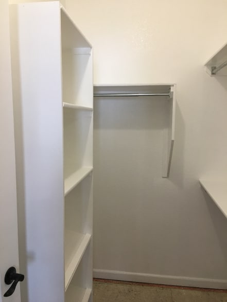 Building Photo - 6325 Reynolds Dr