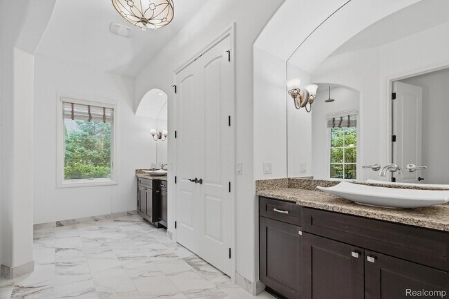 Building Photo - 2707 Turtle Lk Dr