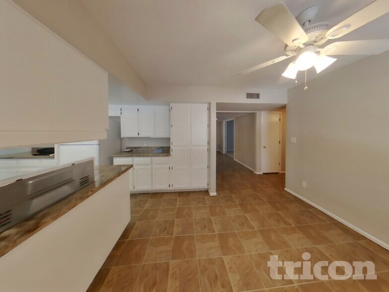 Building Photo - 1550 E Kramer St