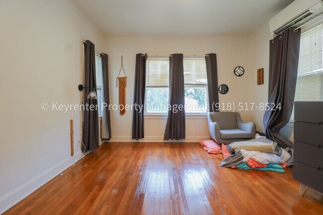Building Photo - 1622 S Indianapolis Ave