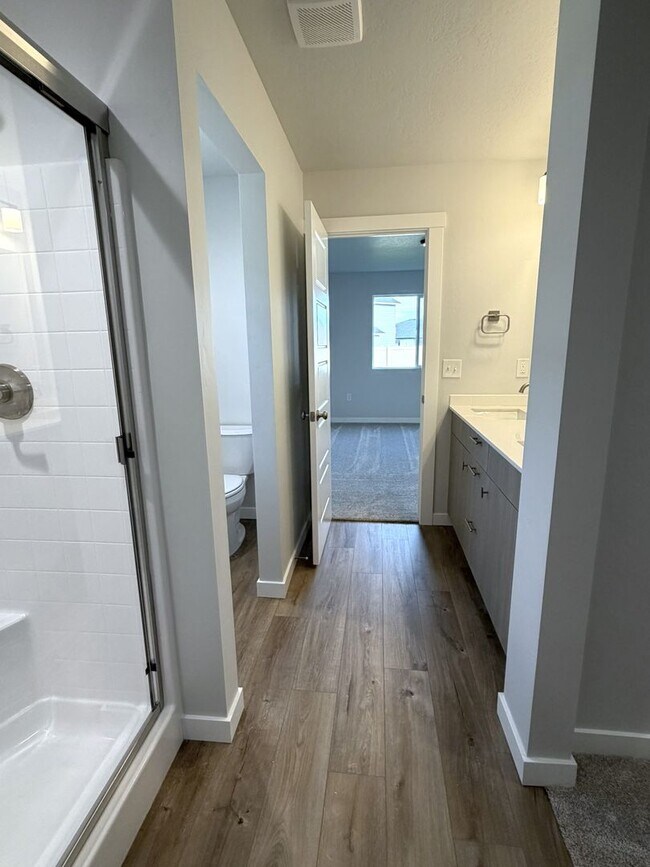 Building Photo - Move-In Special! Brand new 3 bed 2 bath ho...