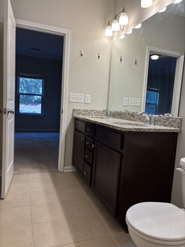 Building Photo - 318 Princess Pl