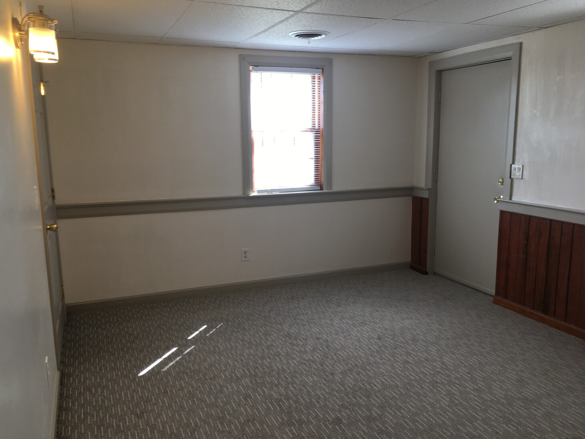 Building Photo - 2498 E Market St