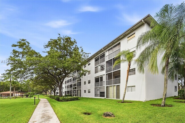 Building Photo - 1400 SW 124th Terrace