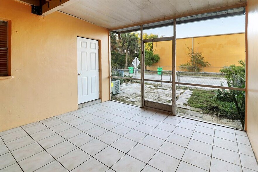 Building Photo - 5975 NW 25th Ct