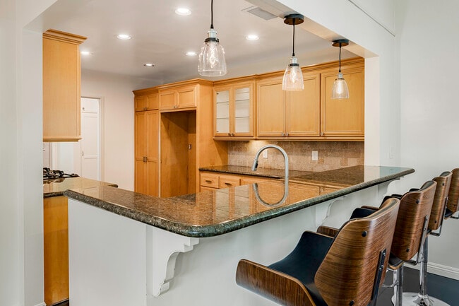 Building Photo - 4906 Fidler Ave