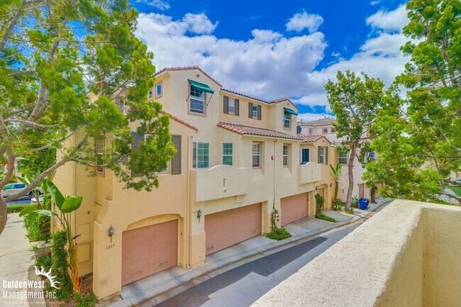 Building Photo - Charming 2Bdm 2Ba Tri-Level Condo in Otay ...