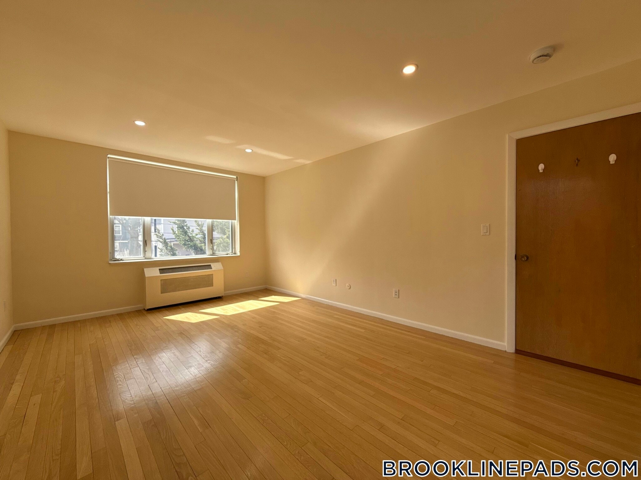 Building Photo - 35 Vernon St