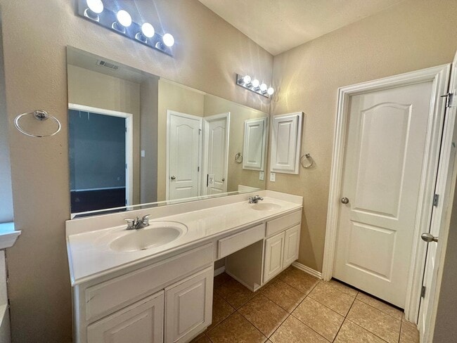 Building Photo - 4 BED 2.5 BATH IN PFLUGERVILLE TX!!! New Management