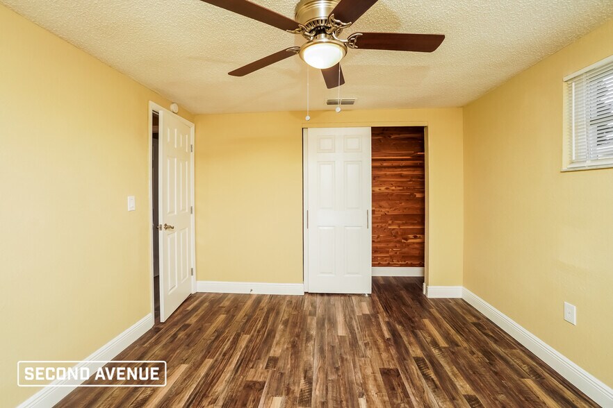 Building Photo - 11725 Meadow Dr