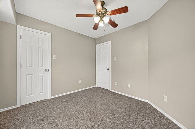 Building Photo - 110 N Burberry Park Cir