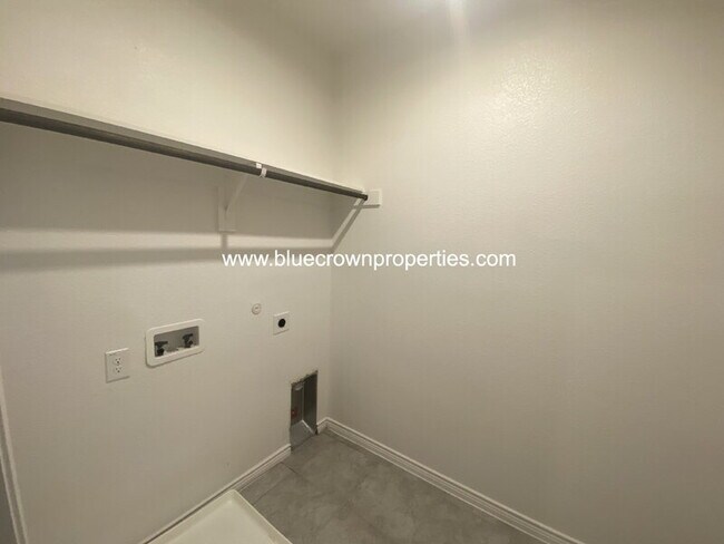 Building Photo - 2431 Klamath Dr