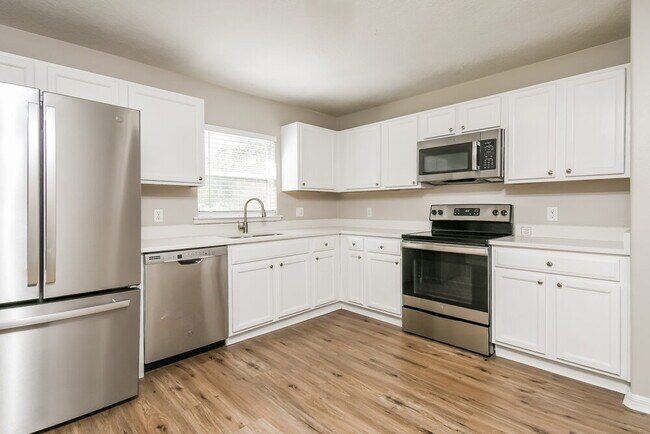 Building Photo - 208 Bromwich Dr