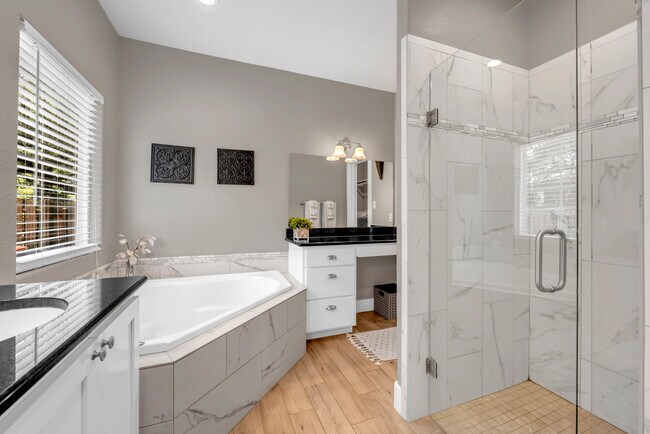 Building Photo - 113 Winding Oak Dr