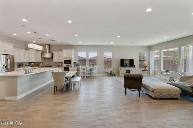 Building Photo - 3862 E Bart St