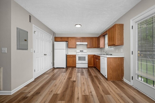 Building Photo - Hamlet Square Townhomes Unit 2344A