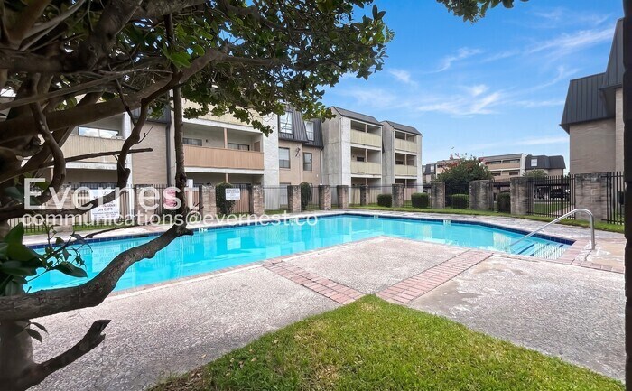 Building Photo - 8421 Hearth Dr