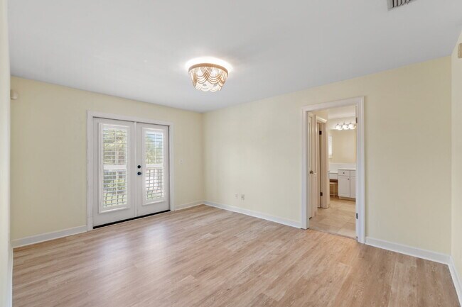 Building Photo - 3 bedroom/ 2.5 bathroom in Destin, FL!
