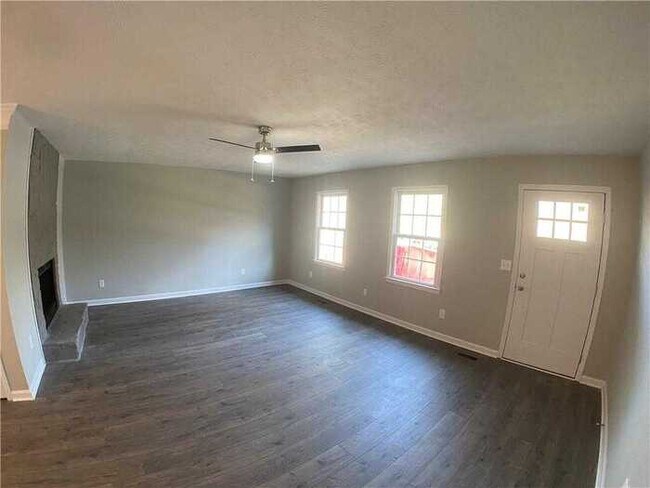 Building Photo - Fantastic 4bd/2ba home! Coming soon!