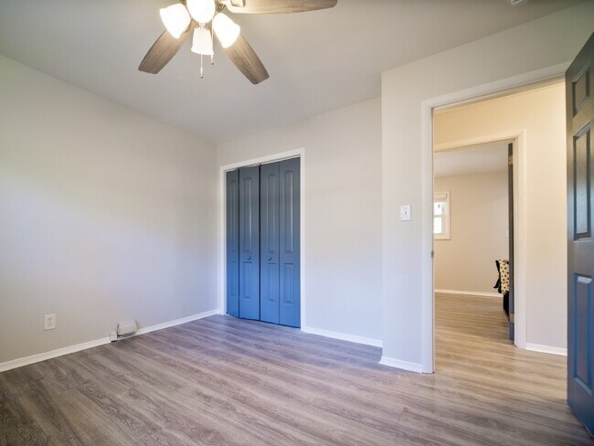 Building Photo - "Charming 2-Bedroom Retreat with Granite Elegance on Thornton Road!"