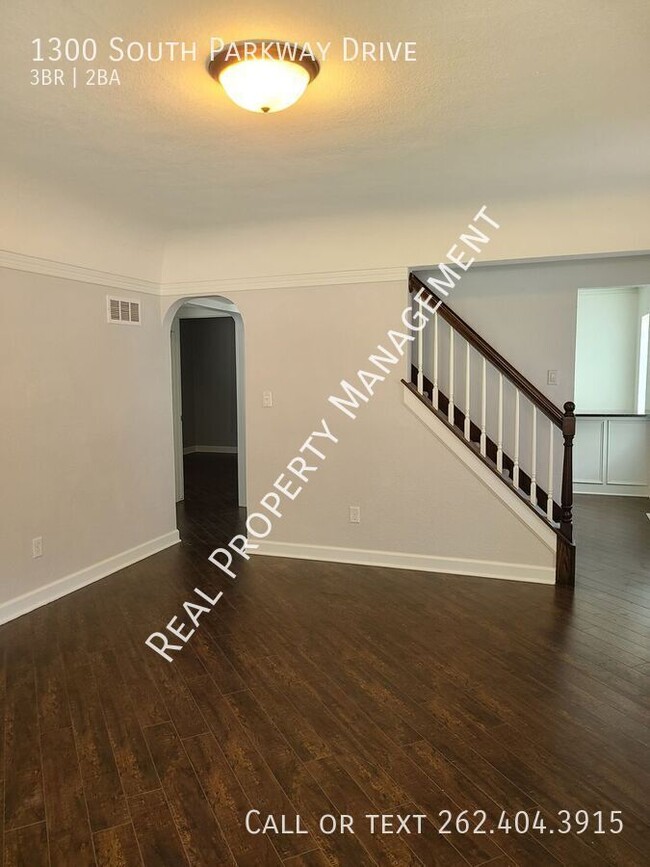 Building Photo - 1300 Parkway Dr
