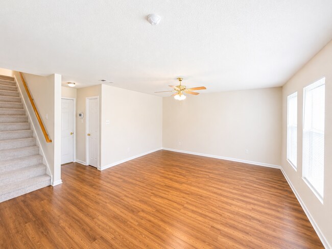 Building Photo - AVAILABLE JULY 1st
