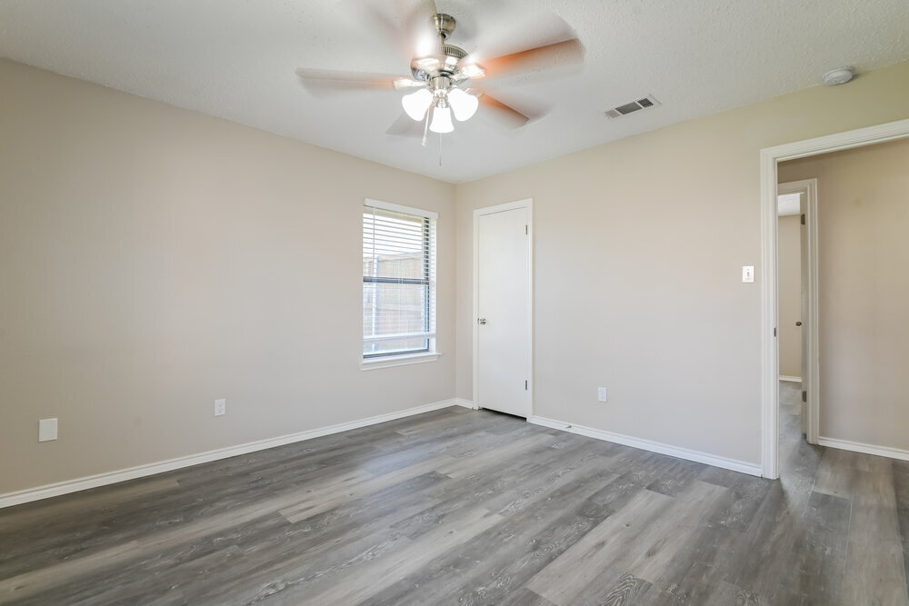 Building Photo - 302 Memorial Dr