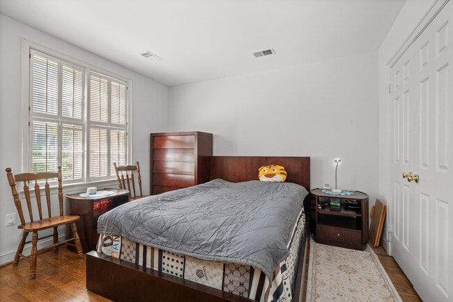 Building Photo - 4422 Westover Pl NW