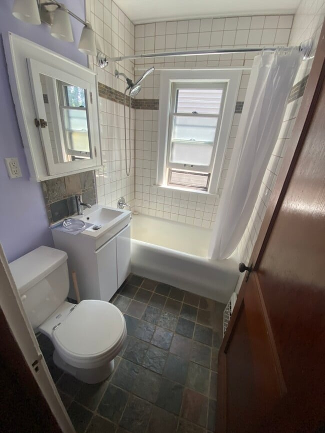 Building Photo - 2826 S 39th Ave