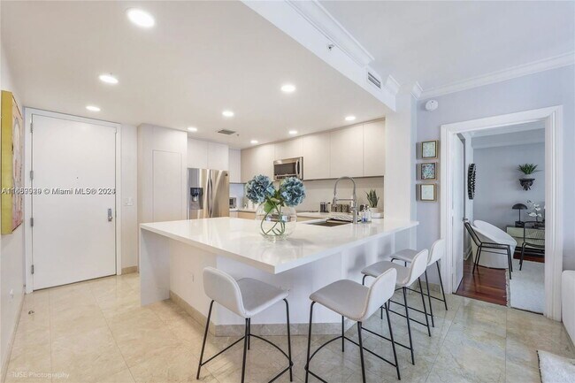 Building Photo - 801 Brickell Key Blvd