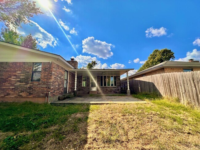 Building Photo - 4 Bed Spacious Midwest city House