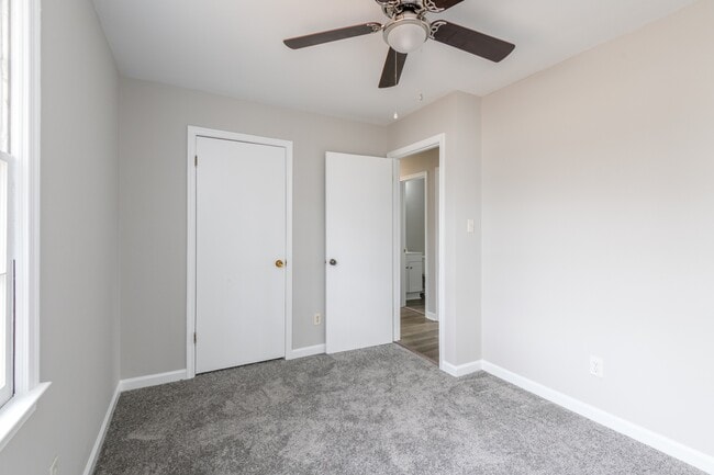 Building Photo - 4008 Gloucester Dr