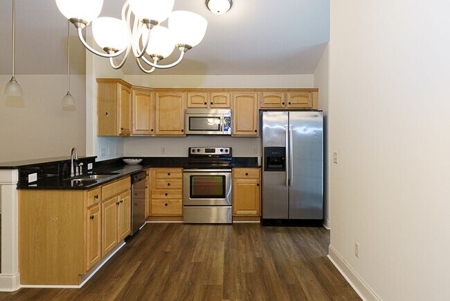 Building Photo - Three Bedroom House with Gated Backyard