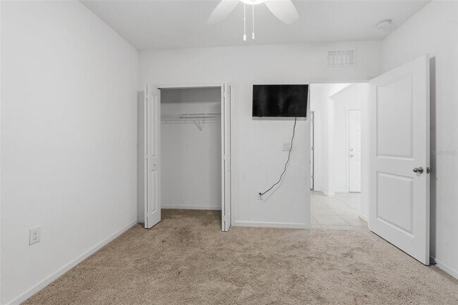 Building Photo - 836 Cambridge Dr