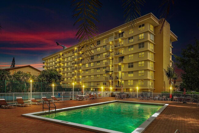 Building Photo - 1009 N Ocean Blvd