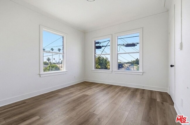 Building Photo - 1021 N Mariposa Ave