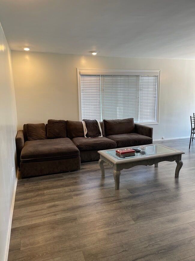 Building Photo - 960 S Westgate Ave