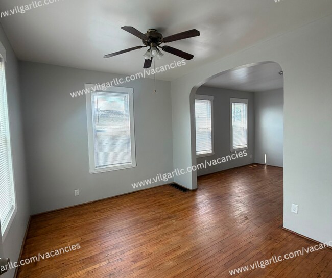 Building Photo - 3824 Fir St