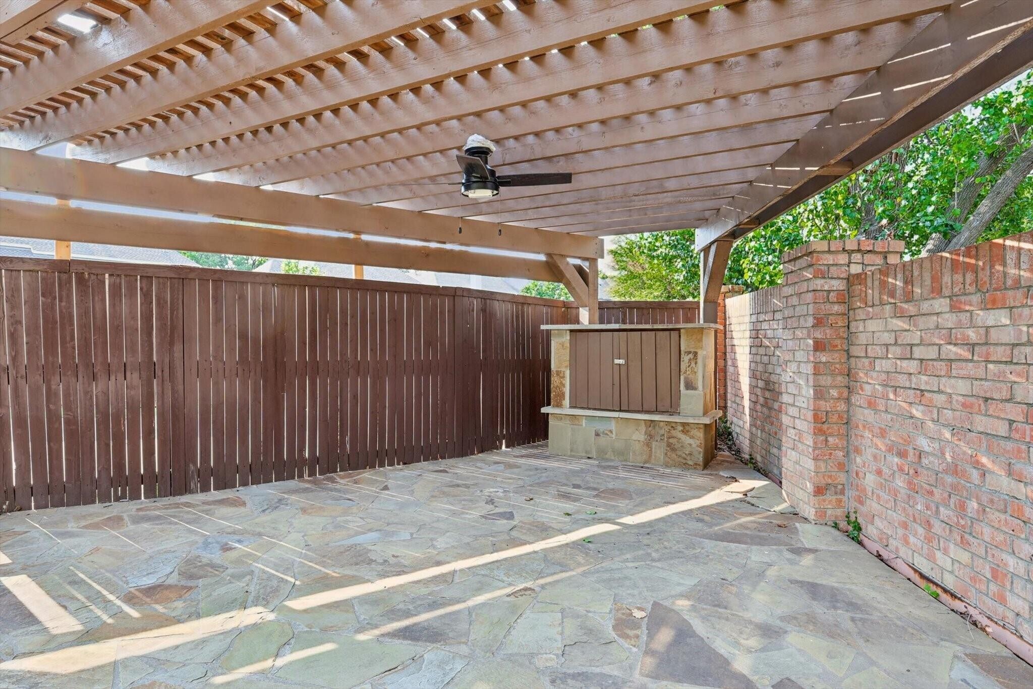 Building Photo - 6043 Fieldstone Dr
