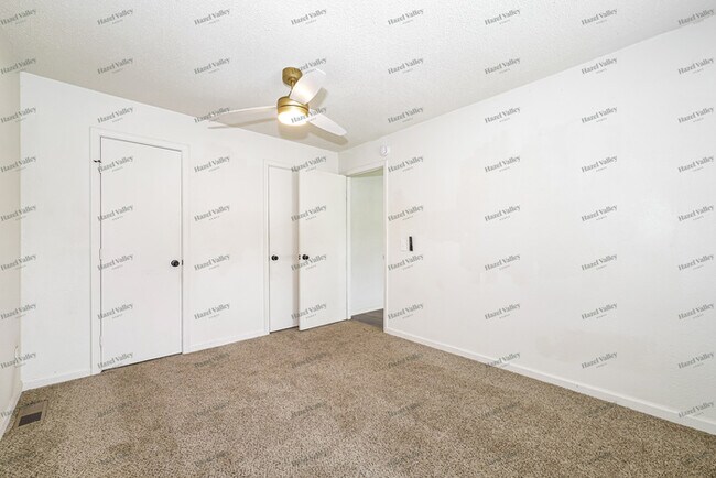 Building Photo - 3424 Willow Creek Dr