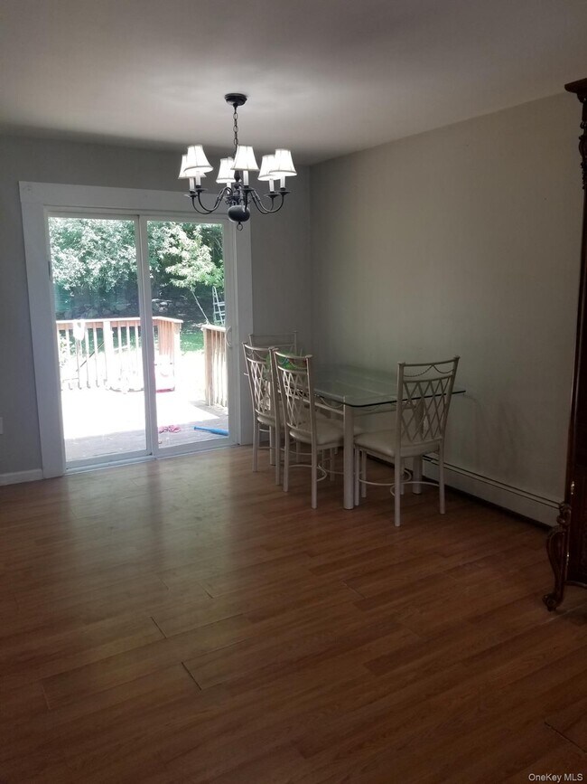 Building Photo - 7 Merriewold Ln S