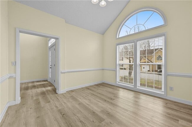 Building Photo - 675 Manor Glen Dr