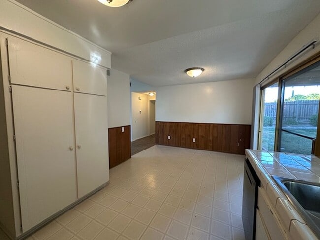 Building Photo - Remodeled Thousand Oaks Home