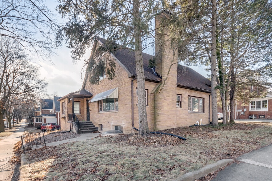 Building Photo - 302 S Brooks St