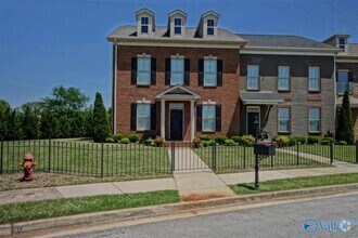 Building Photo - 120 Park Square Ln