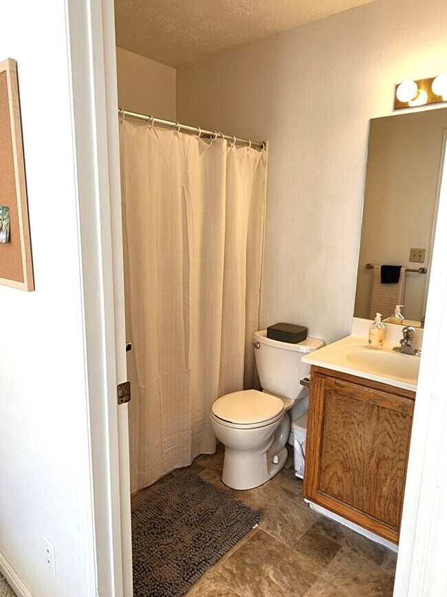 Building Photo - 565 N 300 E