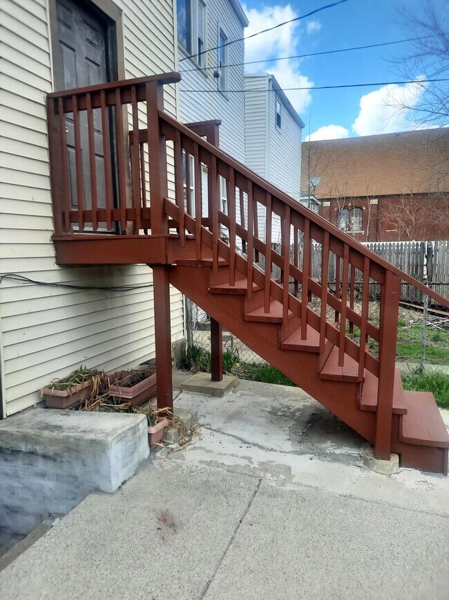 Building Photo - 6221 S Laflin St